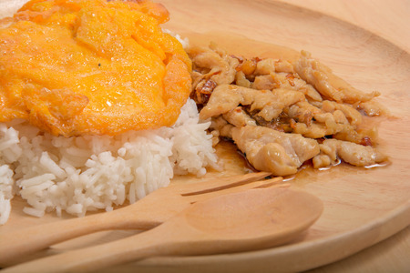 Garlic Chicken Rice With Omeletteの写真素材