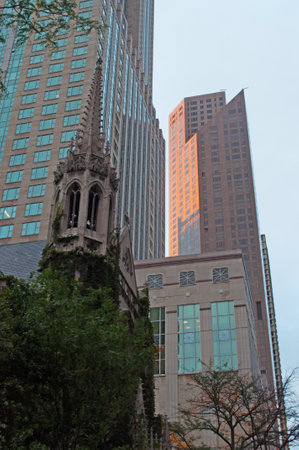 Fourth Presbyterian Church in the Magnificent Mile neighborhood, Chicago skylineのeditorial素材