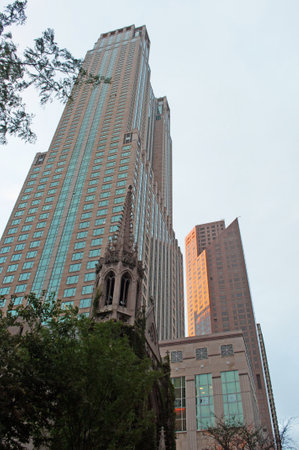 Fourth Presbyterian Church in the Magnificent Mile neighborhood, Chicago skylineのeditorial素材