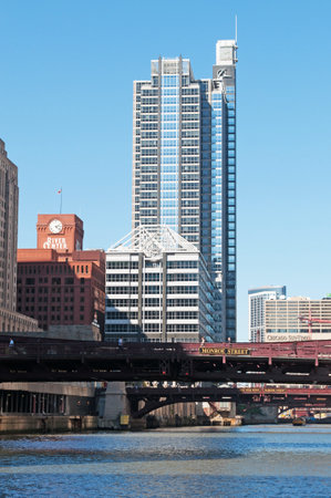 Chicago skyline and Gogo Building from canal cruise on the Chicago River on September 22, 2014のeditorial素材