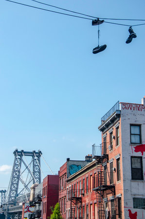 View of the Williamsburg Bridge across the East River connecting the Lower East Side of Manhattan at Delancey Street with the Williamsburg neighborhood of Brooklyn. 09/19/2014. USAのeditorial素材