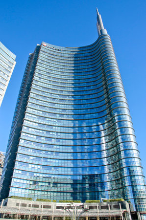 Architecture, new architectural forms, lines and new buildings. Design of buildings in the heart of Milan. Skyscrapers and buildings in Piazza Gae Aulenti. Unicredit tower. 02-02-2022. Italyのeditorial素材