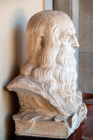 Bust of Leonardo da Vinci (1452-1519). Italian Renaissance. Bust. Detail. Courtyard of the Pinacoteca Ambrosiana. Milan, Italy. 09-07-2023.のeditorial素材