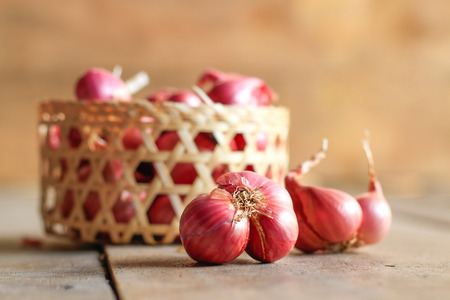 red onion on wooden table backgroundの写真素材