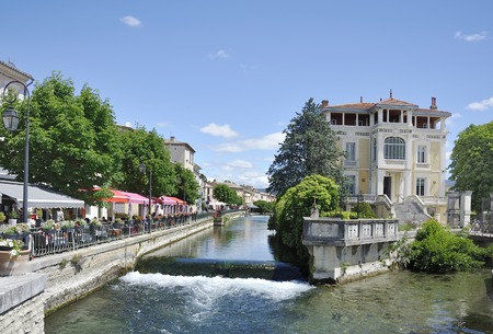 View at Isle-sur-la-Sorgue with the river Sorgue and some restaurants Sorgue river running trough town of Lのeditorial素材