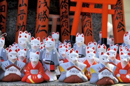 Fushimi Inari Shrine - near Kyoto, Japan. Mini fox statues available for purchase. Inari is the god of rice and Inari is also the god of foxes. This explains why there are so many fox statues in this shrine.のeditorial素材