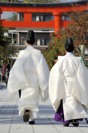 Two monks at Tushimi-Inari Taisha shrine in Kyoto, Japan.のeditorial素材