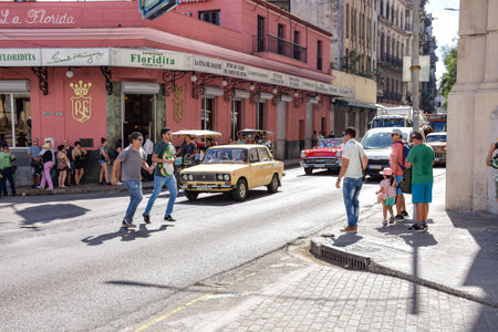 Tourists in the streets of Havana, Cubaのeditorial素材