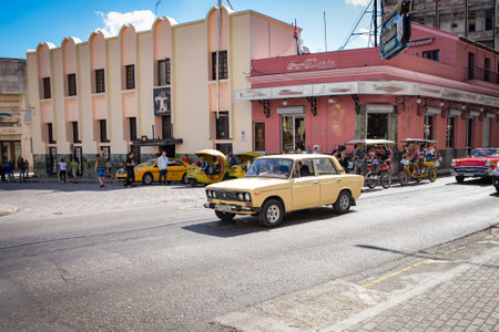 Old american taxi in Havana, Cuba.のeditorial素材