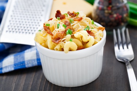 Delicious mac and cheese with bacon in a bowlの写真素材