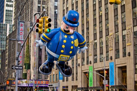 NEW YORK CITY - NOVEMBER 27 2014: the 88th annual Macys Thanksgiving Day parade stretched from Manhattans Upper West Side to Herald Square, viewed by 350,000 spectators.のeditorial素材