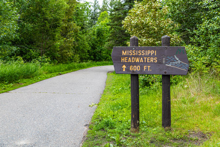 A sign marking the trail to the Mississippi Headwaters, guiding visitors to the source of this iconic river.の写真素材