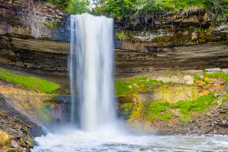 Beautiful scene capturing Minnehaha Falls and surrounding natural beauty in Minnehaha Regional Parkの写真素材