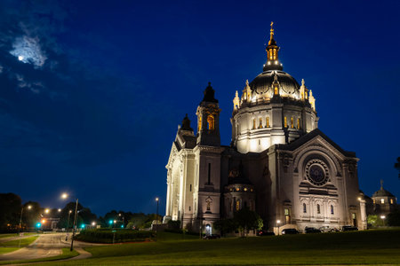 A scenic view of the majestic Cathedral of Saint Paul dramatically illuminated against the night skyの写真素材