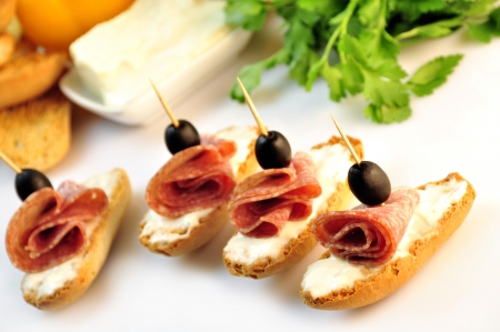 croutons with sliced   8203;  8203;salami cheese and olivesの写真素材