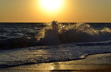 waves at sunsetのeditorial素材