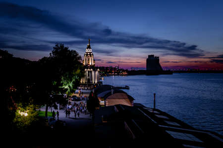 A sign in front of a sunsetの写真素材
