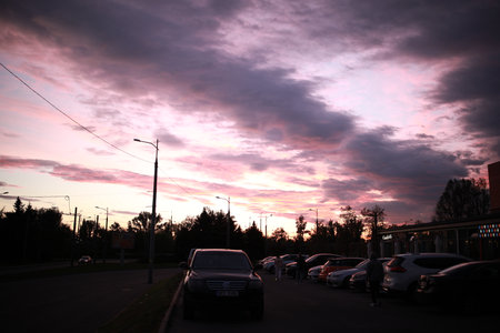 A sunset over a city street filled with lots of trafficの写真素材