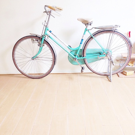 Green mint bicycle in the roomの素材