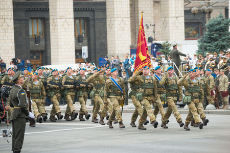 KIEV, UKRAINE - AUGUST 24, 2016: Military parade in Kyiv, dedicated to the Independence Day of Ukraine, 25th anniversary. Rows of military troops on Khreshchatyk streetのeditorial素材