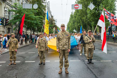 KIEV, UKRAINE - AUGUST 24, 2020: Soldiers and veterans with Ukrainian and Belarus flags on March of defenders, parade in Kyiv, Ukraine.のeditorial素材