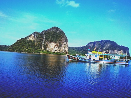 Boat in thailand's beautiful seaの素材