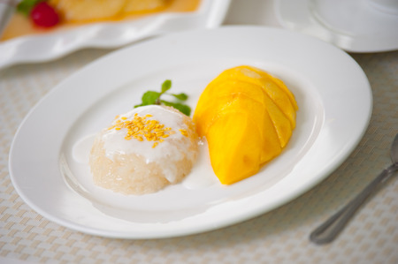 Thai sweet sticky rice with mango,this is very simple but tropical des- sert.の写真素材