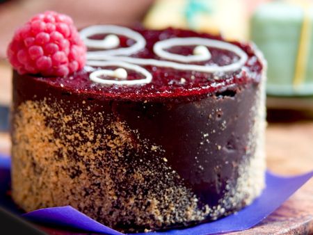 demi cake/ cupcake with raspberry