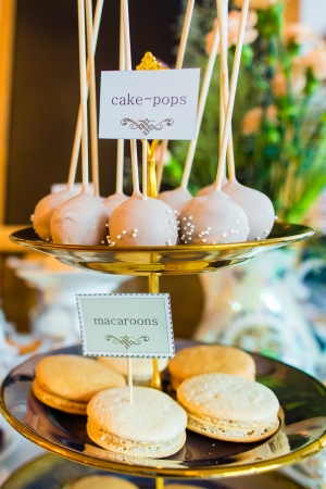 Macaroons and cake pops on wedding candy barの写真素材