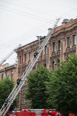 Saint Petersburg, Russia, on the morning of September 13, 2017. Firefighters extinguish a large fire on the roof of a residential house on the street Tchaikovsky 31のeditorial素材