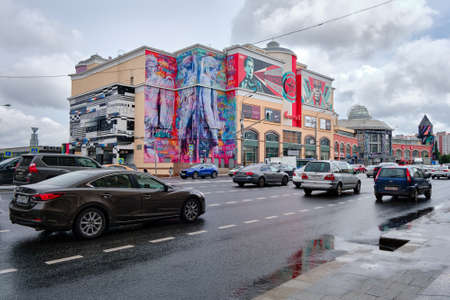 Moscow, Russia - Jul 2020: General landscape view at tradition Moscow architecture. City life on the main streets of the city. The citizens go on their own business. Automobile traffic.のeditorial素材