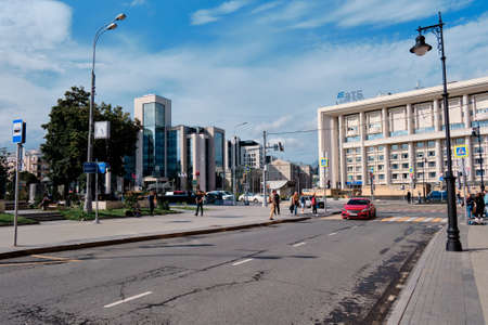 Moscow, Russia - Jul 2020: General landscape view at tradition Moscow architecture. City life on the main streets of the city. The citizens go on their own business. Automobile traffic.のeditorial素材