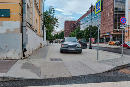 Moscow, Russia - Jul 2020: General landscape view at tradition Moscow architecture. City life on the main streets of the city. The citizens go on their own business. Automobile traffic.のeditorial素材