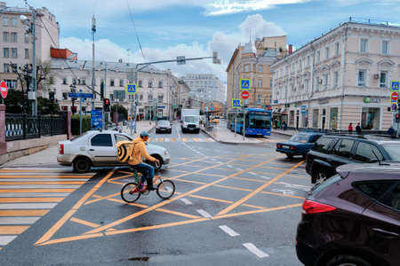 Moscow, Russia - Jul 2020: General landscape view at tradition Moscow architecture. City life on the main streets of the city. The citizens go on their own business. Automobile traffic.のeditorial素材