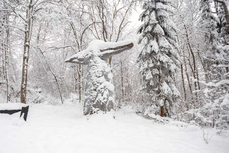 Finland, Lahti, 14 February 2021 Statues, human figures, made of stone and winter landscape of Lanupuisto park on a frosty day. Contemporary art. High quality photoのeditorial素材