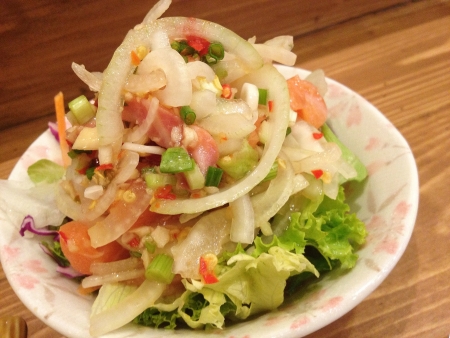 Spicy salmon sashimi saladの素材