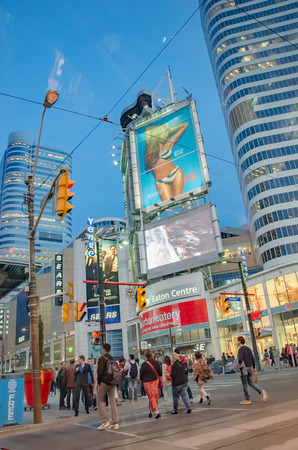 Toronto, Canada - 27 may 2013: Yonge-Dunda Square in Toronto. Yonge- Dunda Square is a commercial and public square, hosts many events and it is one of Toronto's main attractionのeditorial素材