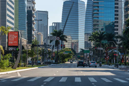 SÃ£o Paulo, Brazil - april 5, 2020: An outbreak of a pandemic disease at the urban scenario. Few cars at the Juscelino Kubitschek avenue. A very busy street in a regular days. Sao Paulo, Brazil.のeditorial素材