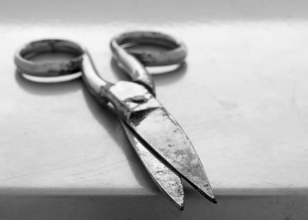 Old scissorsの写真素材