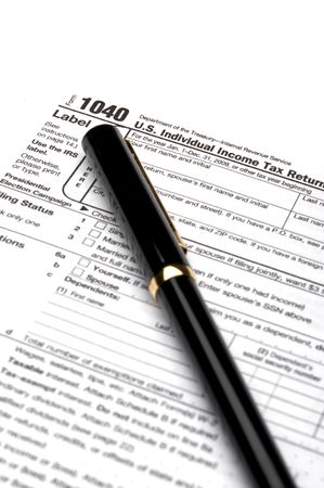 1040 income tax form and a penの写真素材