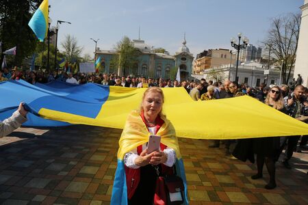 04/25/2019 Ukraine. Kiev. The Parliament of Ukraine votes for the introduction of the Ukrainian language as the main and state language. People near parliament welcome this decisionのeditorial素材