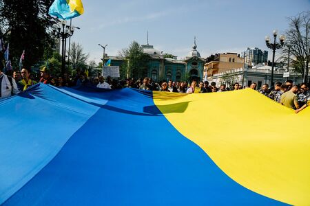 04/25/2019 Ukraine. Kiev. The Parliament of Ukraine votes for the introduction of the Ukrainian language as the main and state language. People near parliament welcome this decisionのeditorial素材