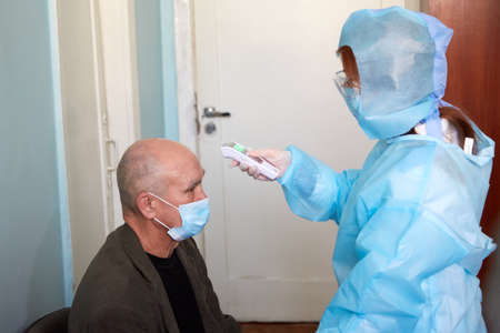 02/28/2020 Ukraine. Kiev. Training. Doctors measure the temperature of the patient for coronavirusのeditorial素材