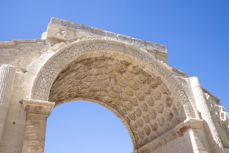 Roman Triumphal arch, Glanum, Saint-Remy-de-Provence, Provence, Franceの写真素材