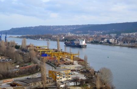VARNA, BULGARIA - JANUARY 20: Cargo ship DS BLUE OCEAN (Flag: United Kingdom, IMO: 9341976) sails into open sea on January 20, 2011 in Varna, Bulgaria. Ship`s next destination is Island of Malta. のeditorial素材