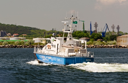 VARNA, BULGARIA - MAY 25: Bulgarian border police vessel sails back to her base on May 25, 2011 in Varna, Bulgaria. Her mission was to secure the submerging of the TU-154 former government aircraft. のeditorial素材