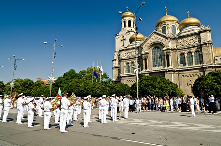 VARNA, BULGARIA - Since 1933, the Varna City Day is celebrated on August 15, 2011 in Varna, Bulgaria. The official NAVY marching band in front of the Cathedral of the Assumption. のeditorial素材