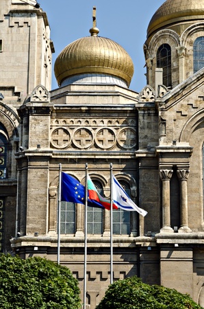 VARNA, BULGARIA - Since 1933, the Varna City Day is celebrated on August 15, 2011 in Varna, Bulgaria. The EU, the Bulgarian and the flag of Varna municipality are raised in front of the Cathedral. のeditorial素材