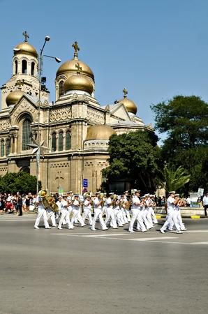 VARNA, BULGARIA - Since 1933, the Varna City Day is celebrated on August 15, 2011 in Varna, Bulgaria. The official NAVY marching band in front of the Cathedral of the Assumption. のeditorial素材