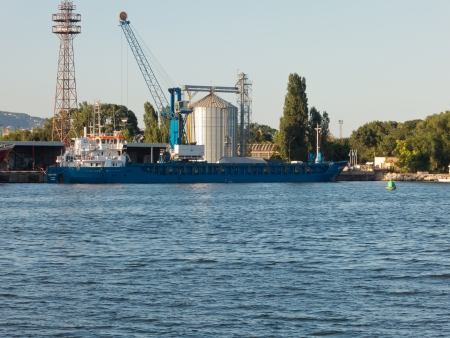 VARNA, BULGARIA - JULY 21: Cargo ship HELEN ANNA, Flag: Antigua Barbuda, Year Built: 2010, is loaded with goods on July 21, 2012 in Varna, Bulgaria.のeditorial素材